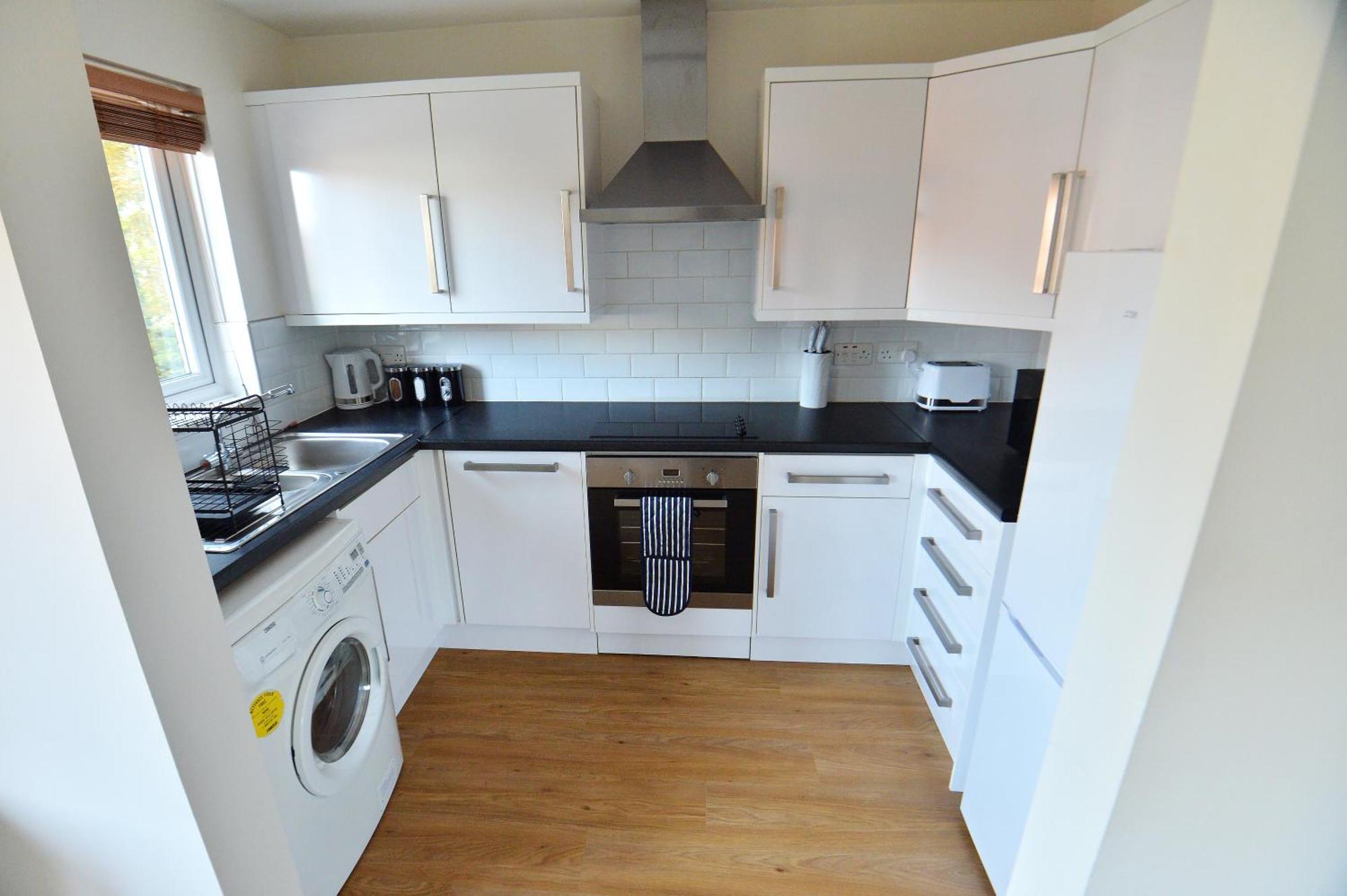 Stylish 2Br Flat - 2 Free Parking Spaces - Near Lgw Airport Кроули Екстериор снимка