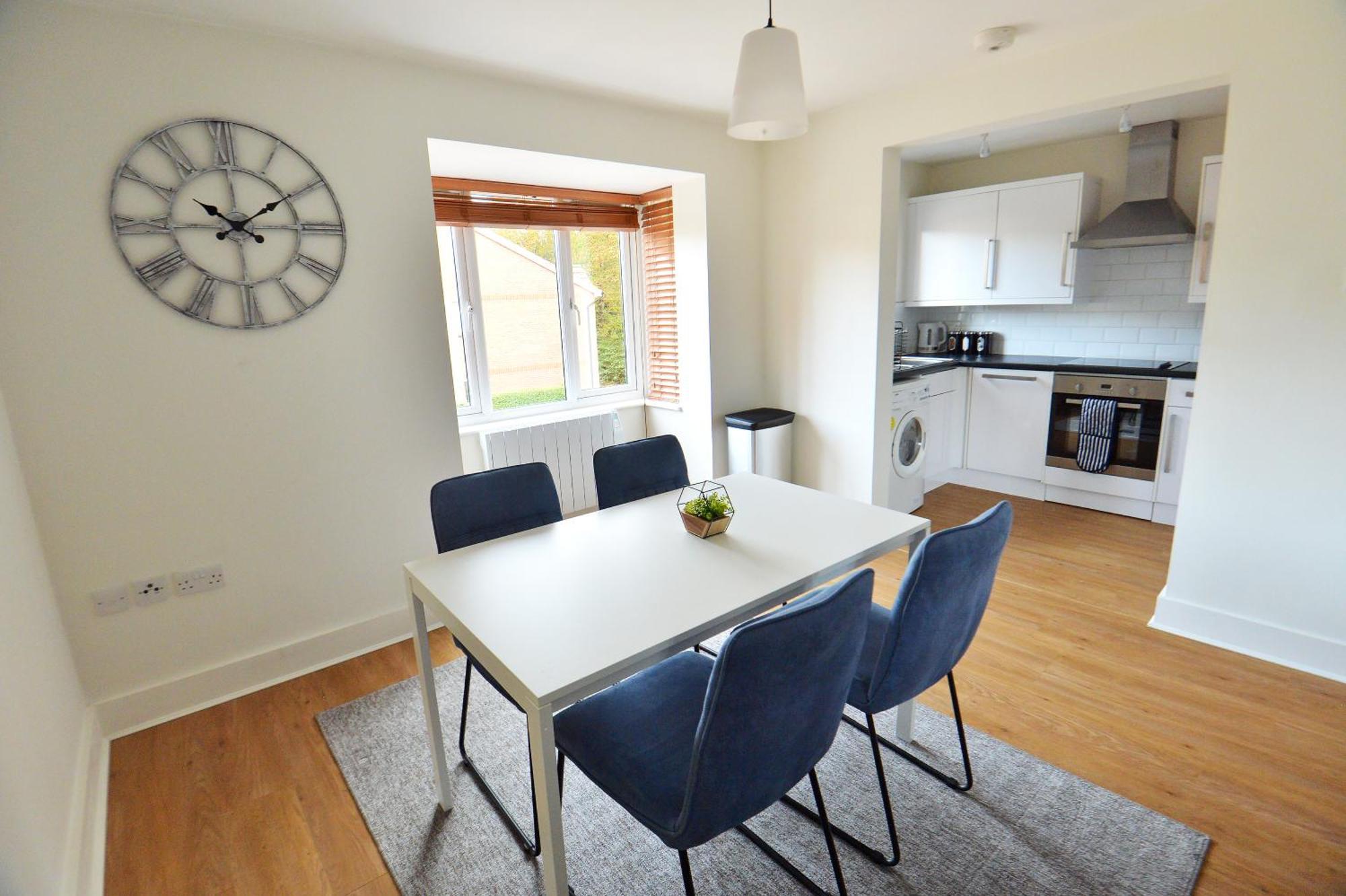 Stylish 2Br Flat - 2 Free Parking Spaces - Near Lgw Airport Кроули Екстериор снимка