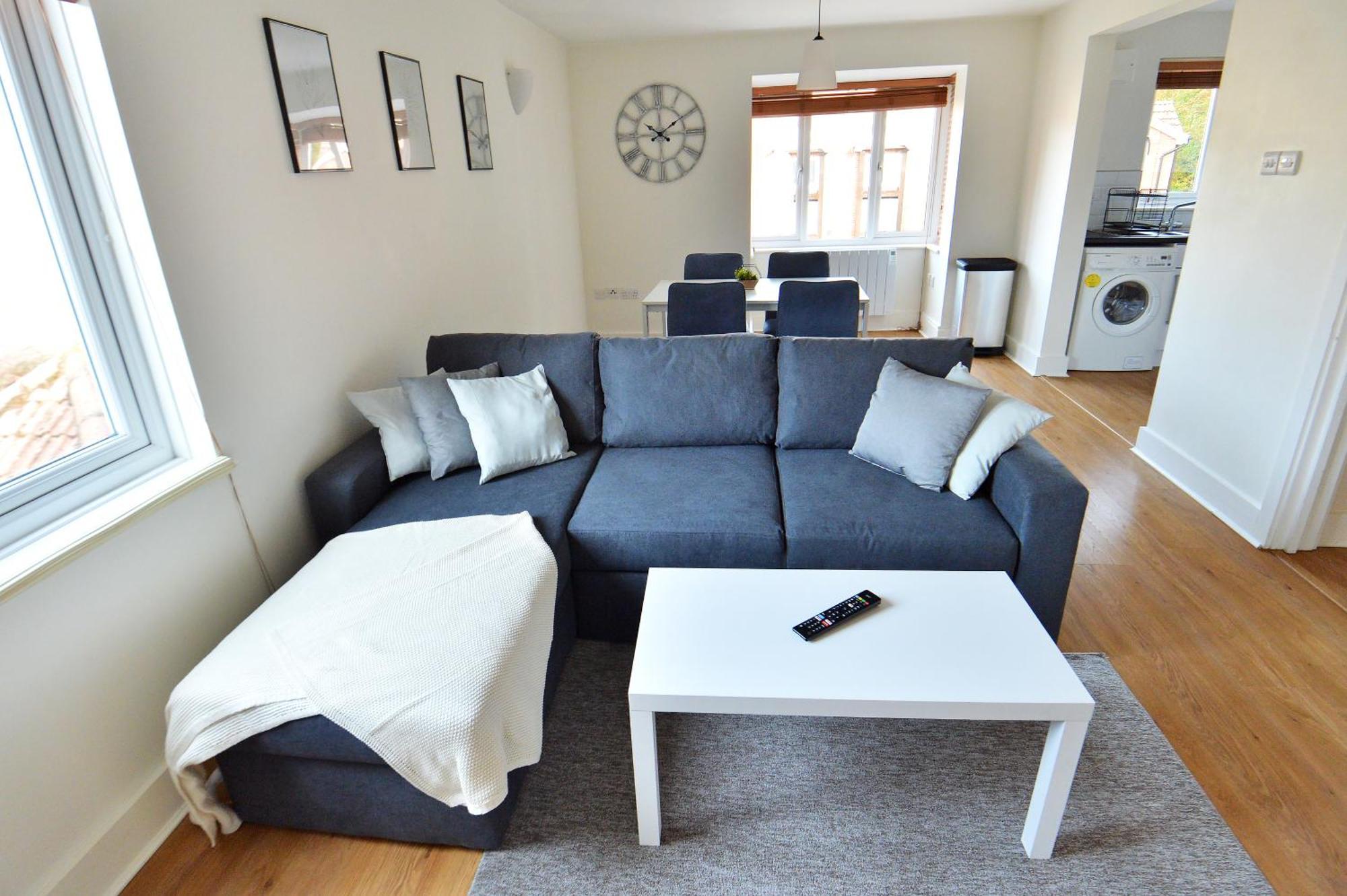 Stylish 2Br Flat - 2 Free Parking Spaces - Near Lgw Airport Кроули Екстериор снимка